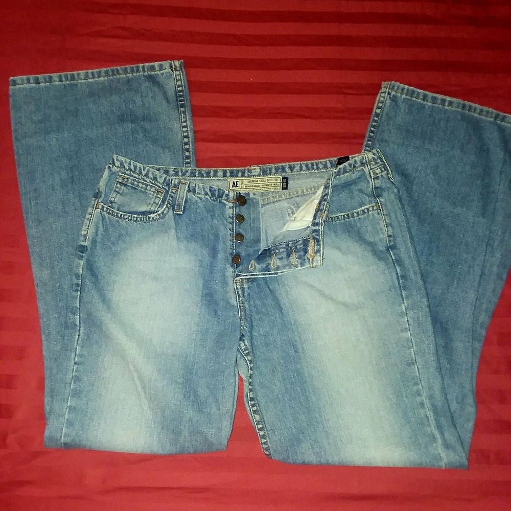 "American Eagle" Distressed Lightwashed Buttonfly